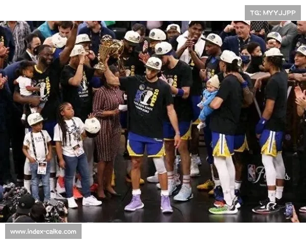 克劳福德赛后双膝跪地掩面痛哭情绪激动令人动容